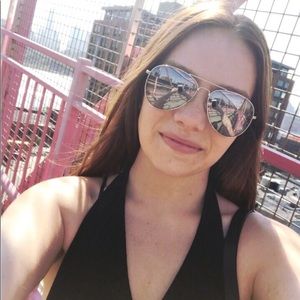 Meet your Posher, Alyssa